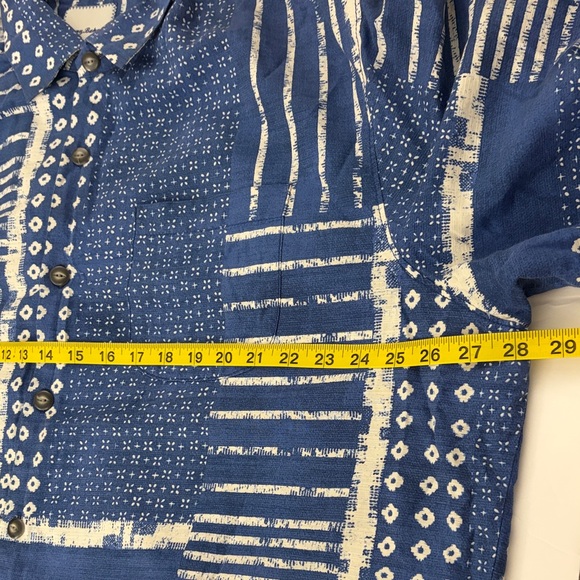 Tommy Bahama Blue and White Patterned Shirt Size - 1XB - Picture 5 of 10